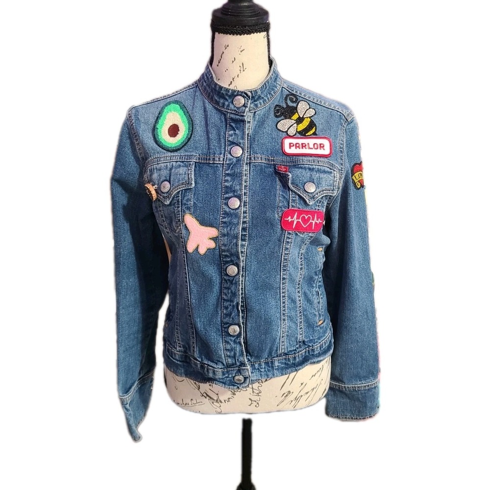 Levi's Women's Denim Jean Jacket Medium P/M Petite – Custom Embroidered Patches‎